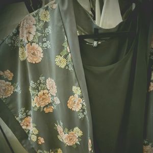 Gray Floral Print Torrid Cardigan/Kimono